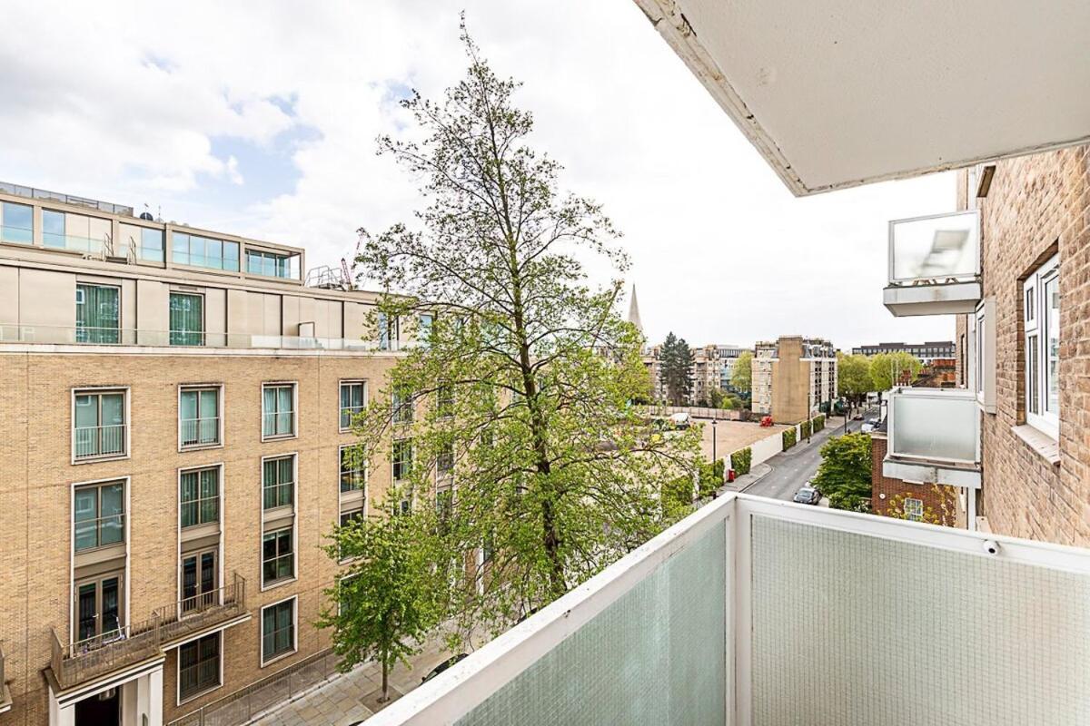 Sunny Belgravia Apartment With A Balcony London Bagian luar foto